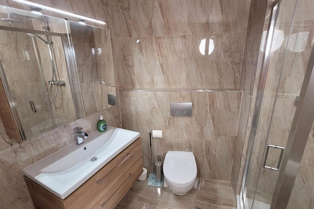 Luxusni Apartman Nedaleko Centra Praag Buitenkant foto