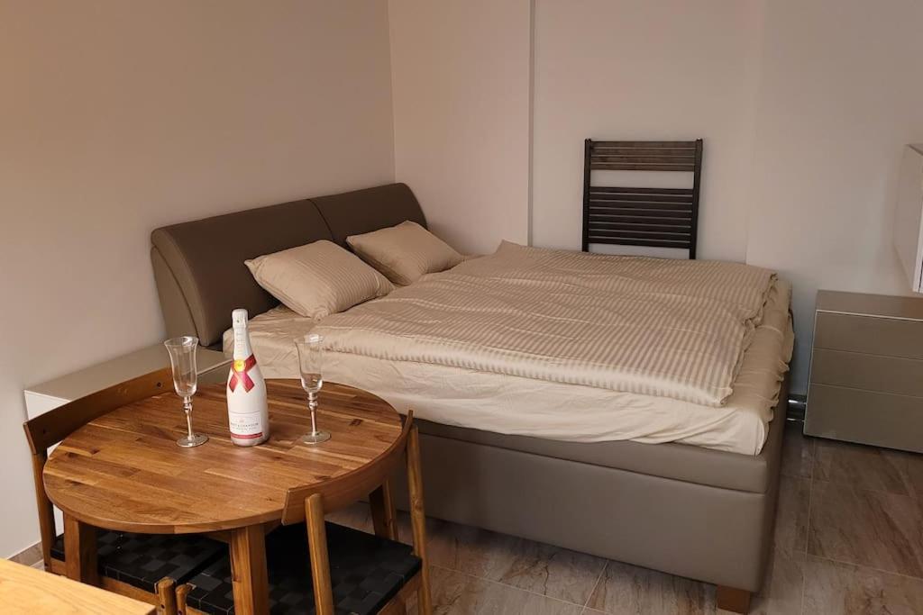 Luxusni Apartman Nedaleko Centra Praag Buitenkant foto
