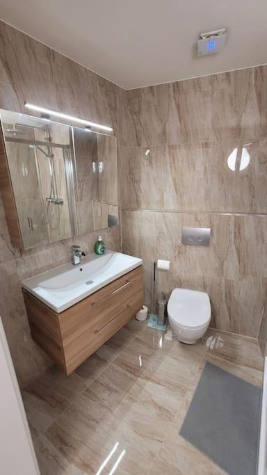Luxusni Apartman Nedaleko Centra Praag Buitenkant foto
