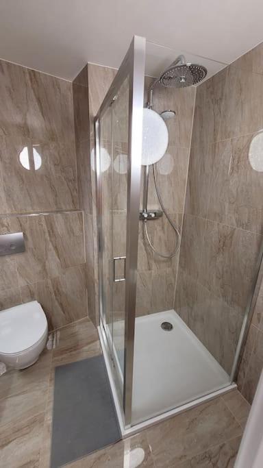 Luxusni Apartman Nedaleko Centra Praag Buitenkant foto