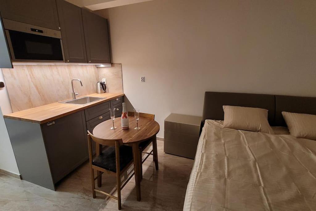 Luxusni Apartman Nedaleko Centra Praag Buitenkant foto