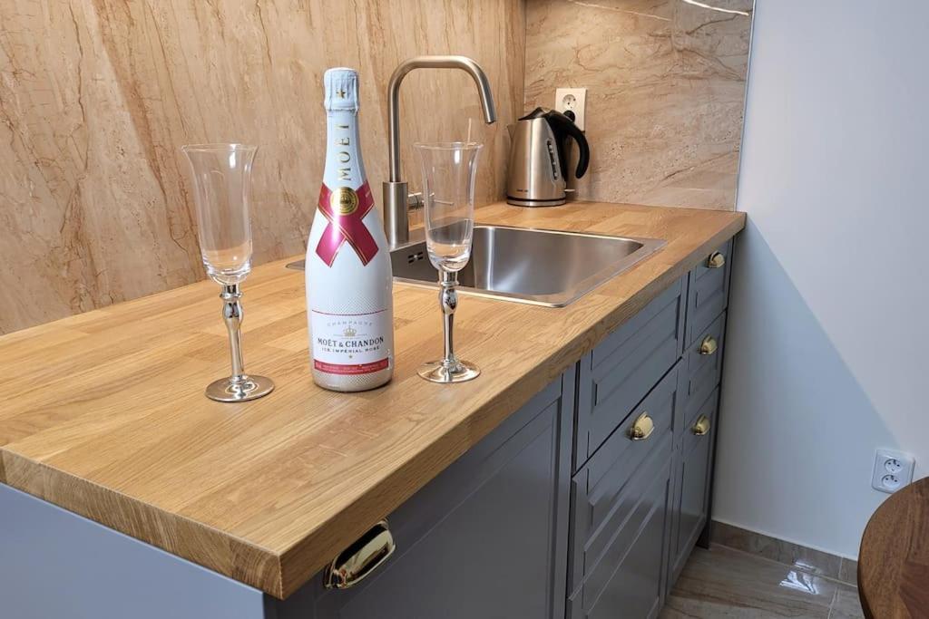Luxusni Apartman Nedaleko Centra Praag Buitenkant foto
